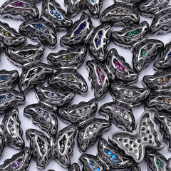 蝶の形状ヘマタイトメッキ高品質の縫製合金チャームインレイドキュービックジルコニア