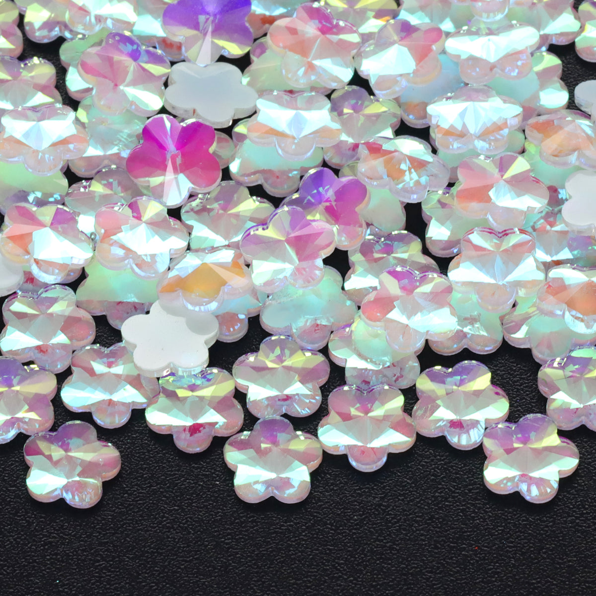 5 leaf plum blossoms Shape Mocha White Flat Back Fancy Rhinestones WholesaleRhinestone Imagen principal del producto