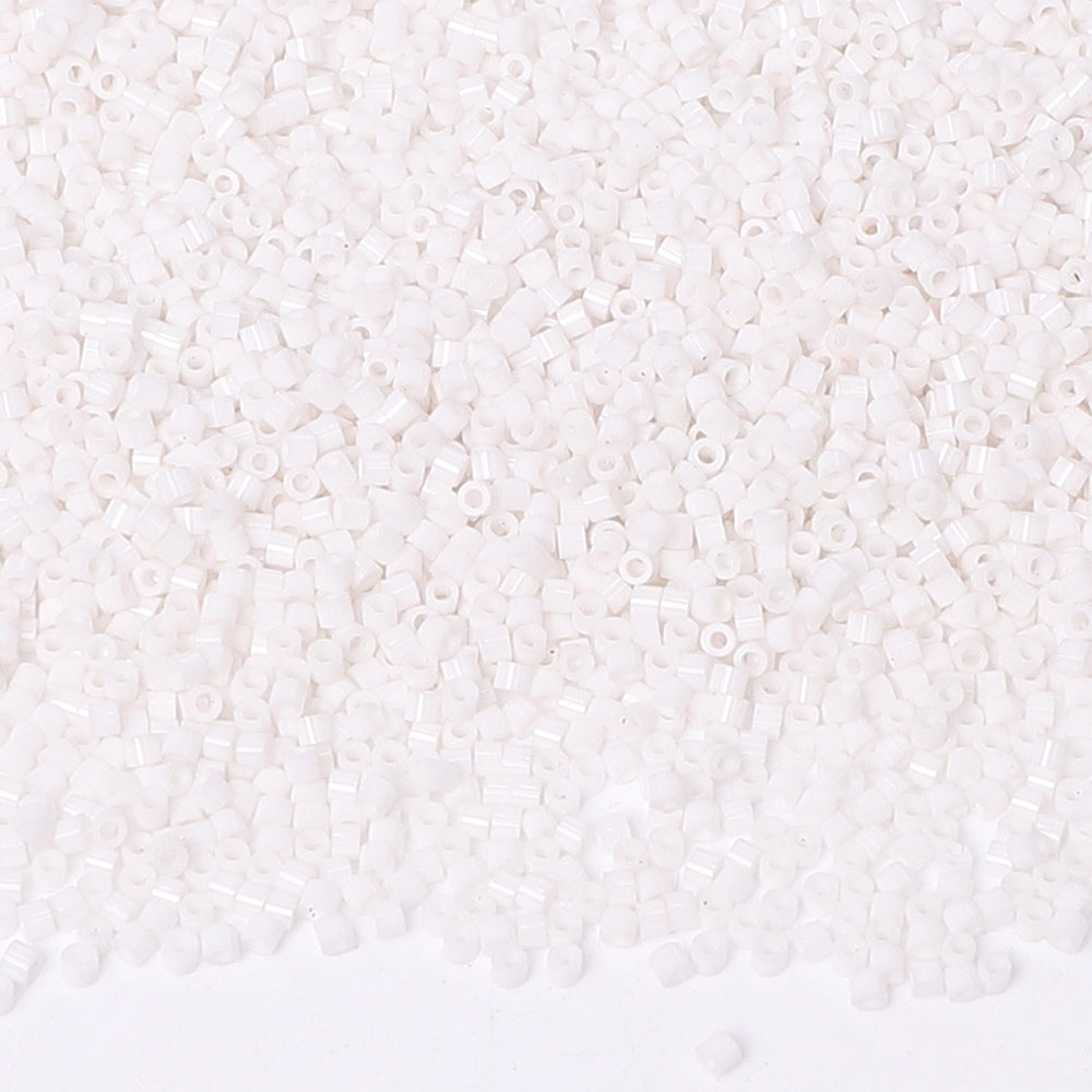 Opaque White Color Hight Quality Glass Cylinder Seed Beads 1.6 MM Size BS1005 WholesaleRhinestone Immagine principale del prodotto