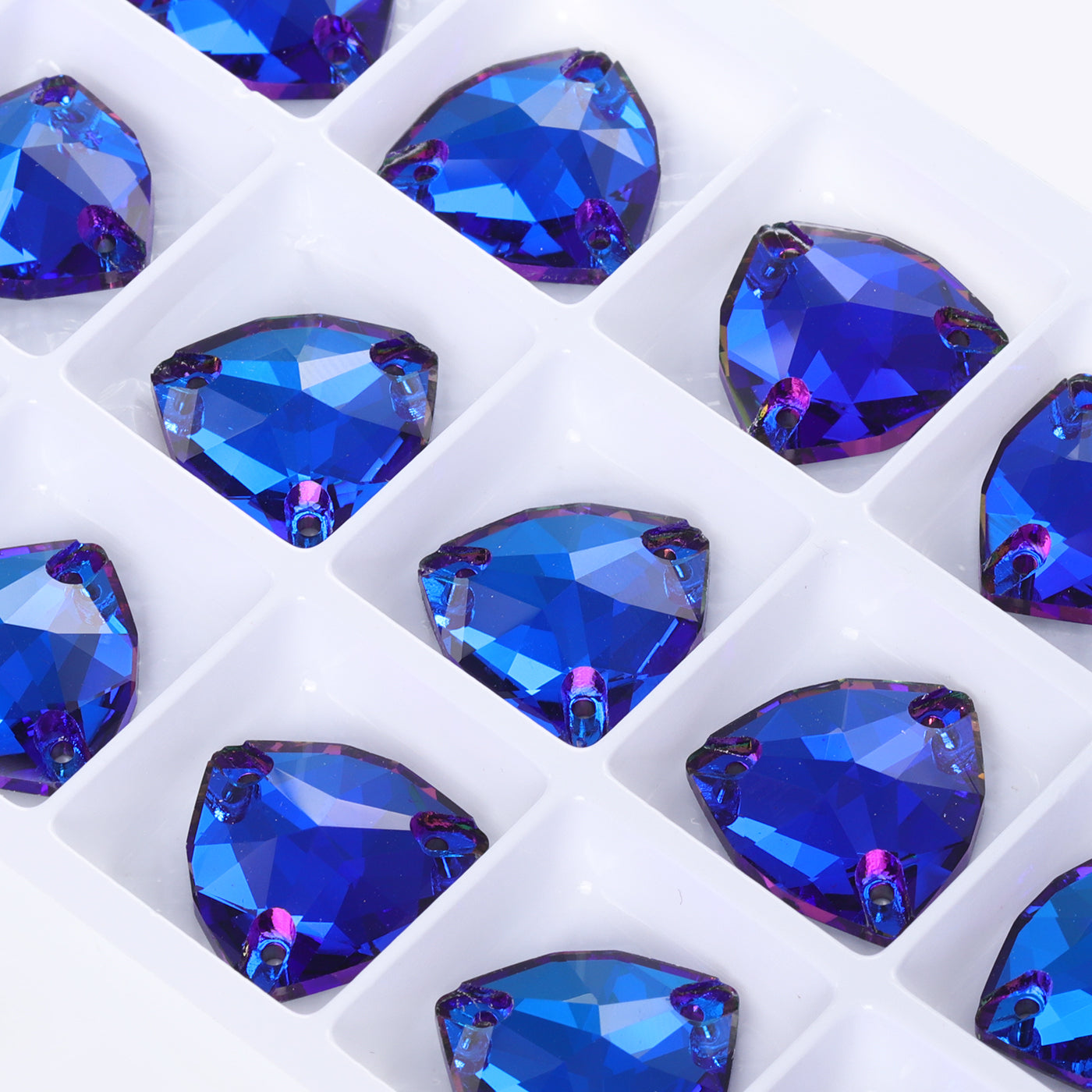 Crystal AB trilliant alakú, kiváló minőségű üveg varrott strasszok Másodlagos kép