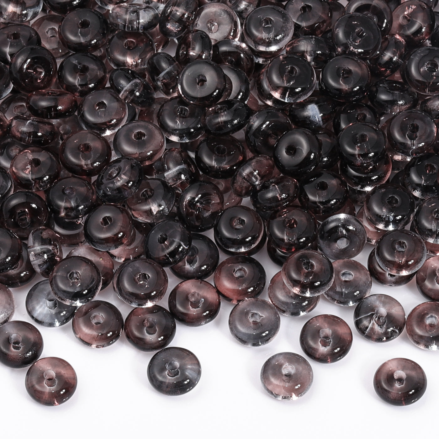 Ulike farger gjennomsiktig godteri serie heldig spenne form glassfrøperler