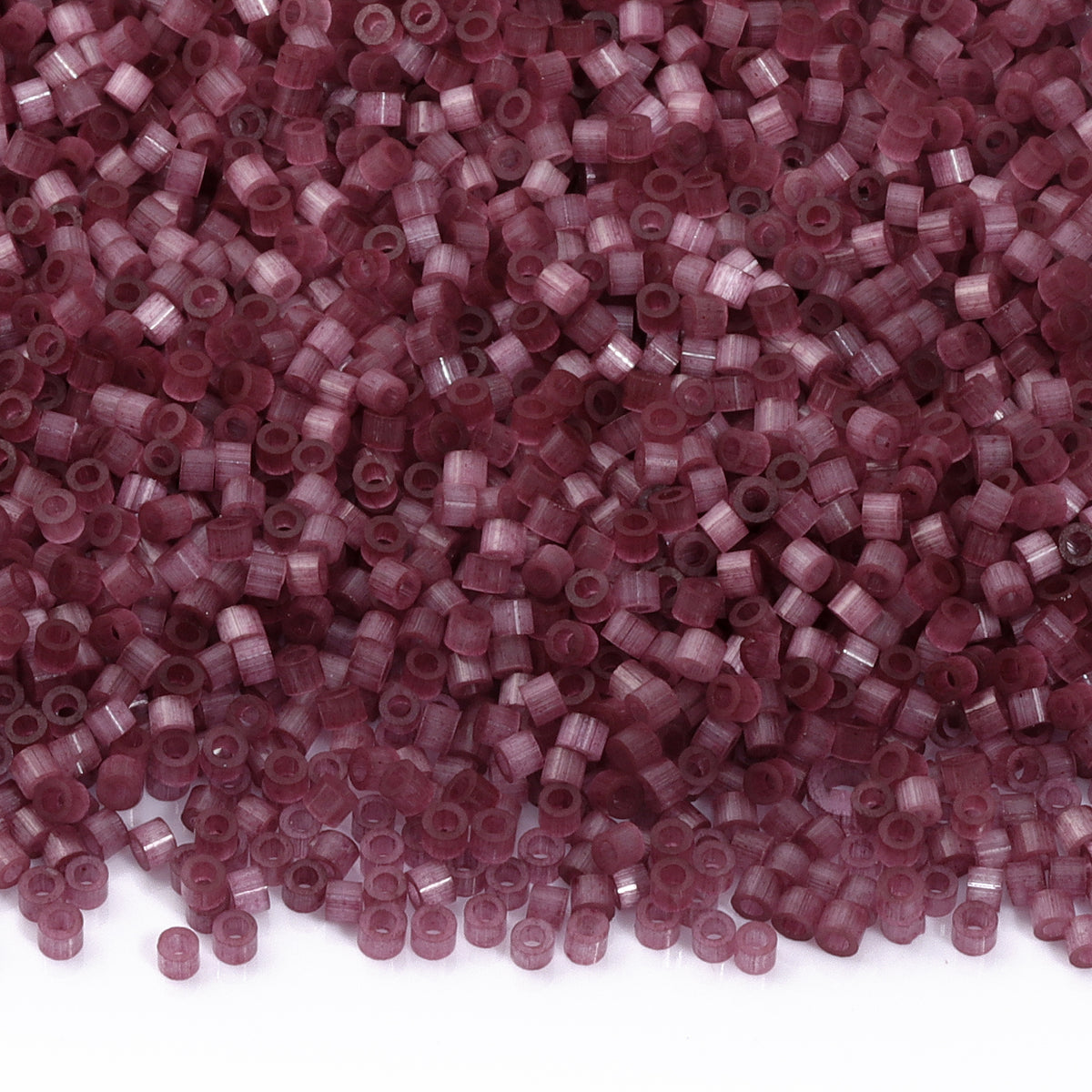 Transparent Lilac Silk Satin Cat's Eye Color Hight Quality Glass Cylinder Seed Beads 1.6 MM Size MY4009 WholesaleRhinestone メイン画像