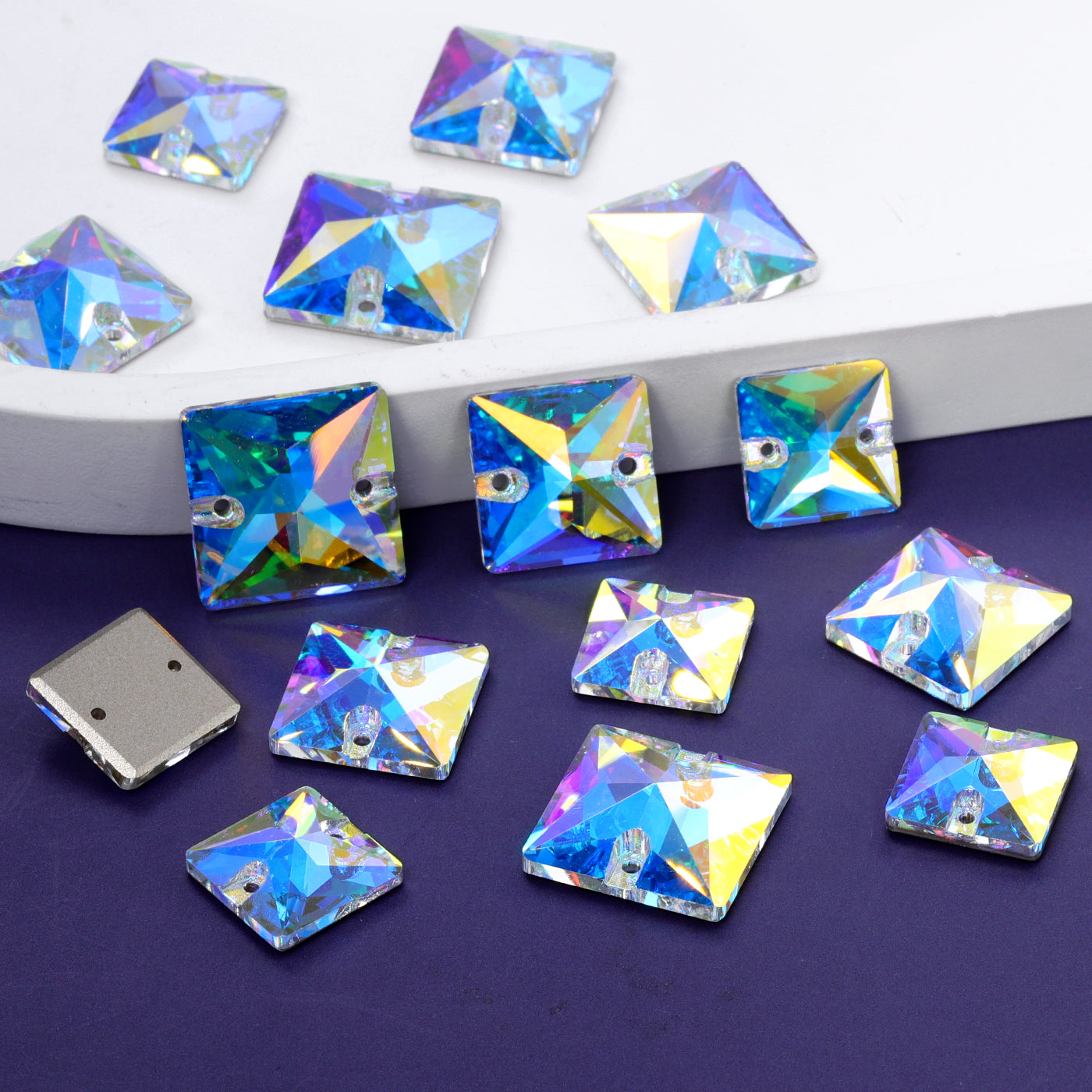 Mixed Sizes Crystal AB Square Shape High Quality Glass Sew-on Rhinestones WholesaleRhinestone Imagen principal del producto