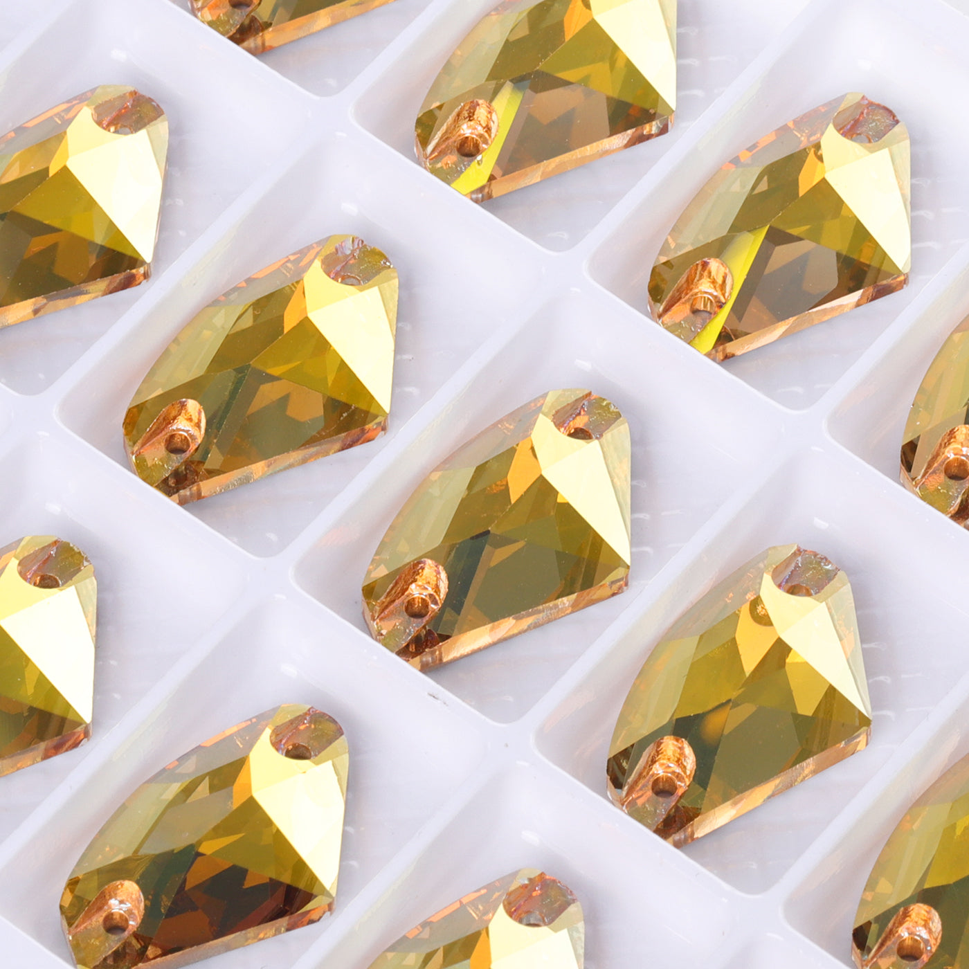 Crystal Sun galaktikus alakú, kiváló minőségű üveg varrott strasszok Másodlagos kép
