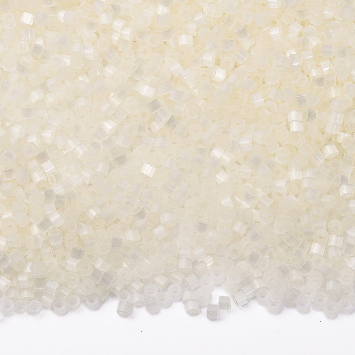 Transparent Ivory Cat's Eye Color Hight Quality Glass Cylinder Seed Beads 1.6 MM Size MY4002 WholesaleRhinestone メイン画像