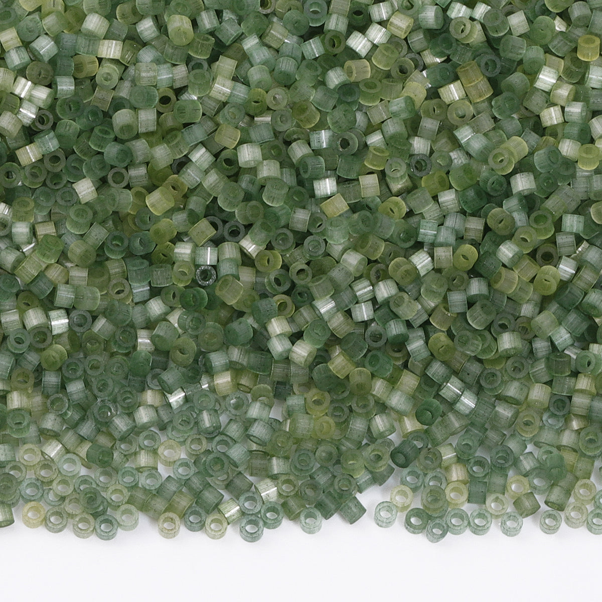 Transparent Olive Green Cat's Eye Color Hight Quality Glass Cylinder Seed Beads 1.6 MM Size MY4004 WholesaleRhinestone メイン画像