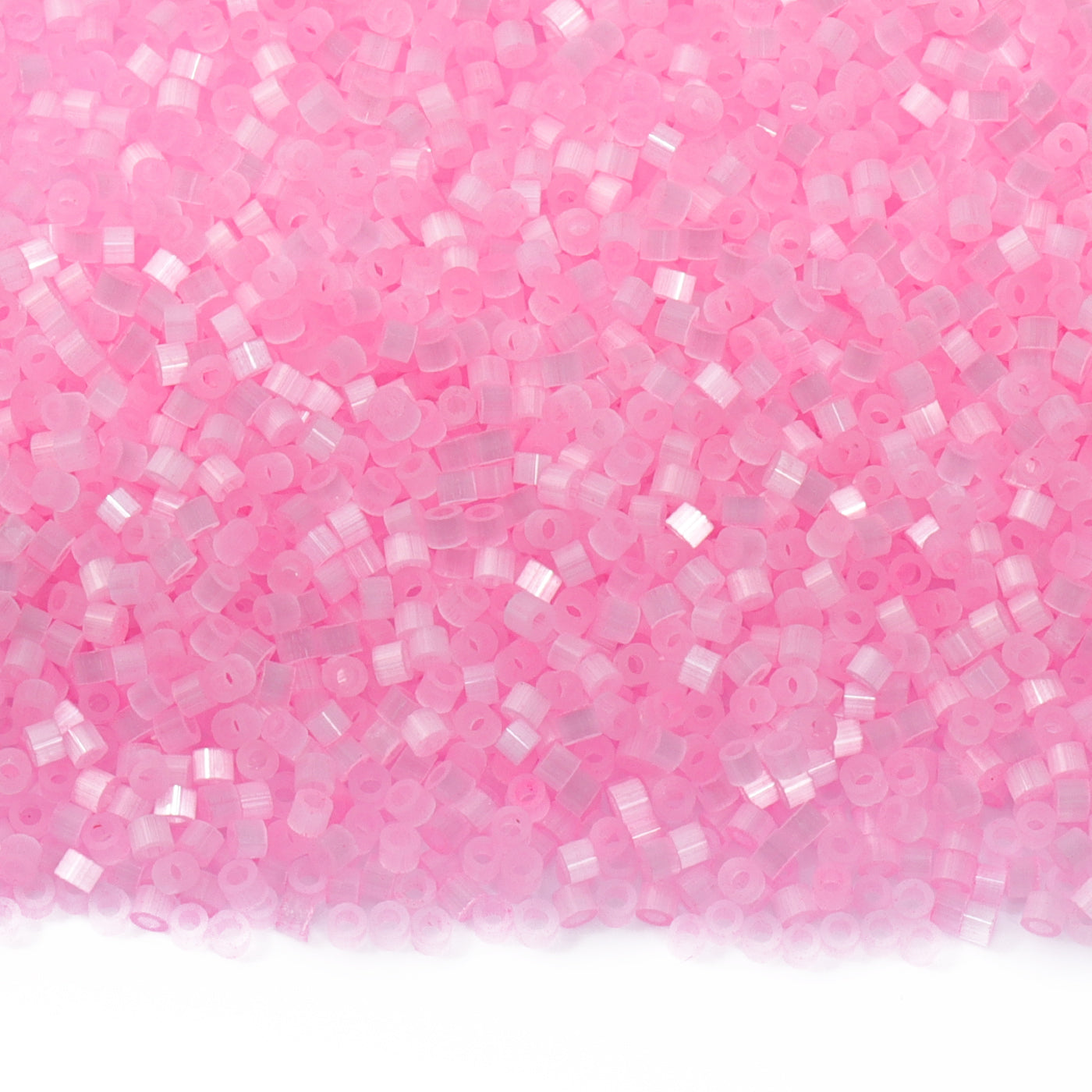 Transparent Pink Silk Satin Cat's Eye Color Hight Quality Glass Cylinder Seed Beads 1.6 MM Size MY4013 WholesaleRhinestone メイン画像