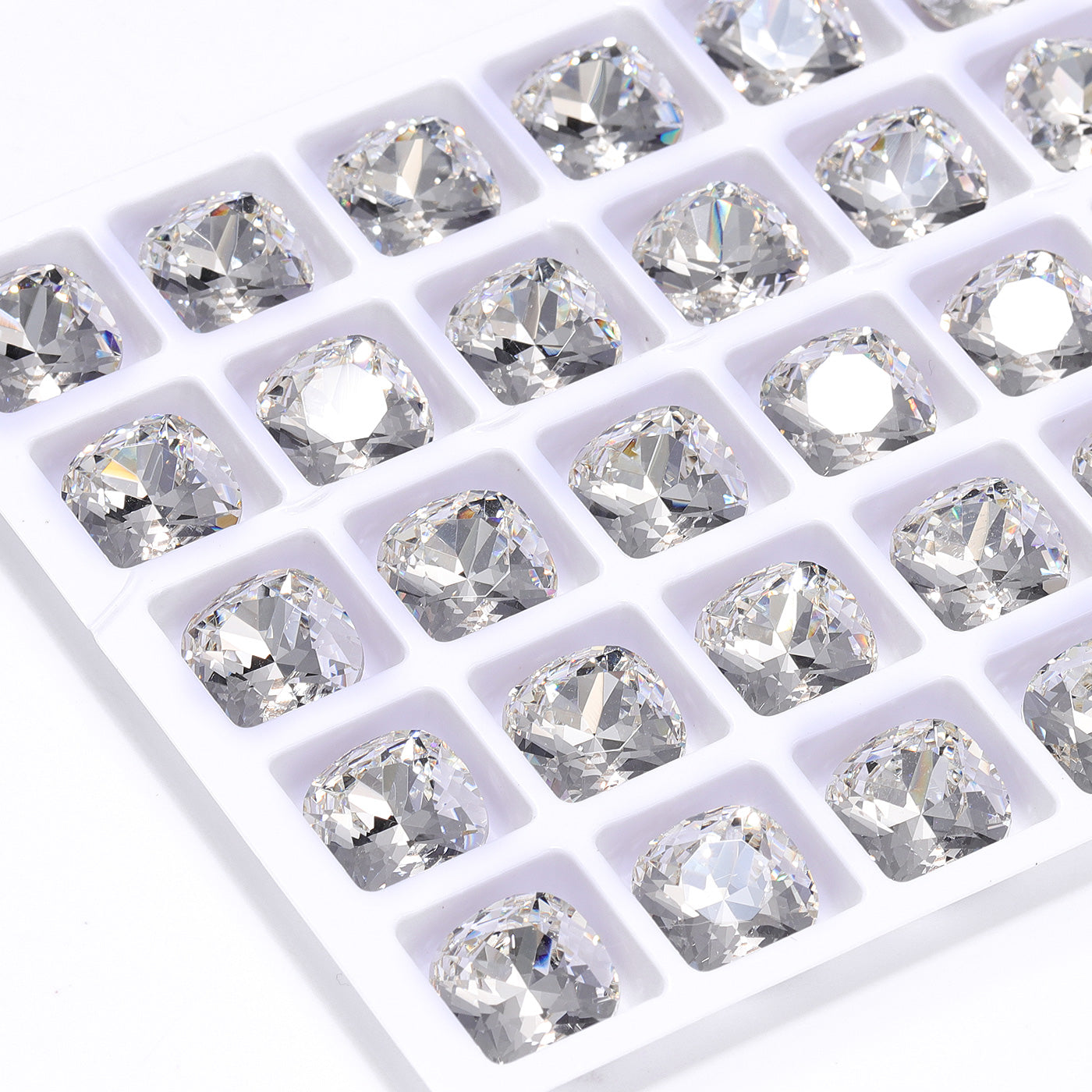 Courcure de cristal Forme carrée en verre de haute qualité en arrière pointu en arrière de strass sophistiqué Image secondaire du produit
