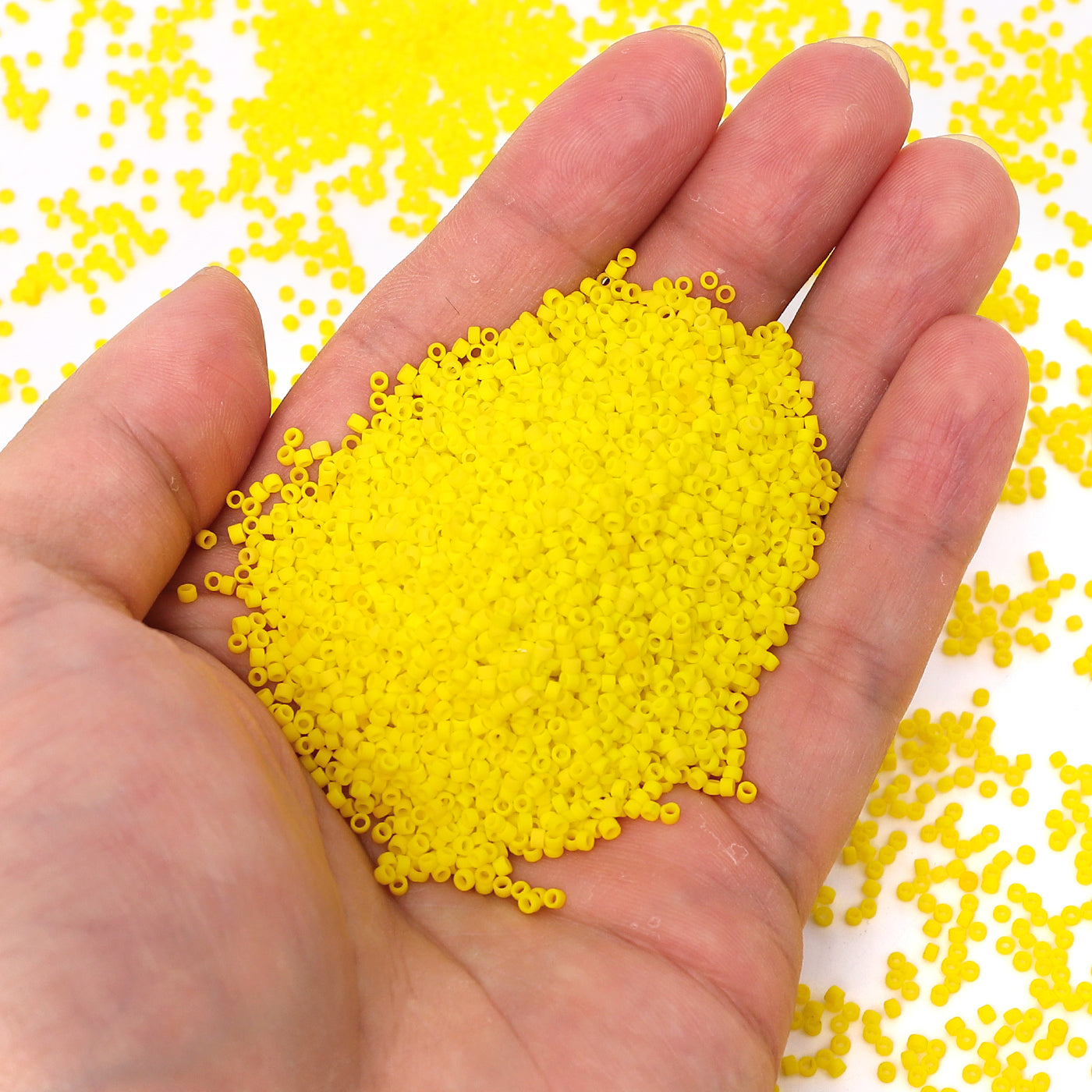 Opaque Frost Bright Yellow Color Hight Quality Glass Cylinder Seed Beads 1.6 MM Size BS1007