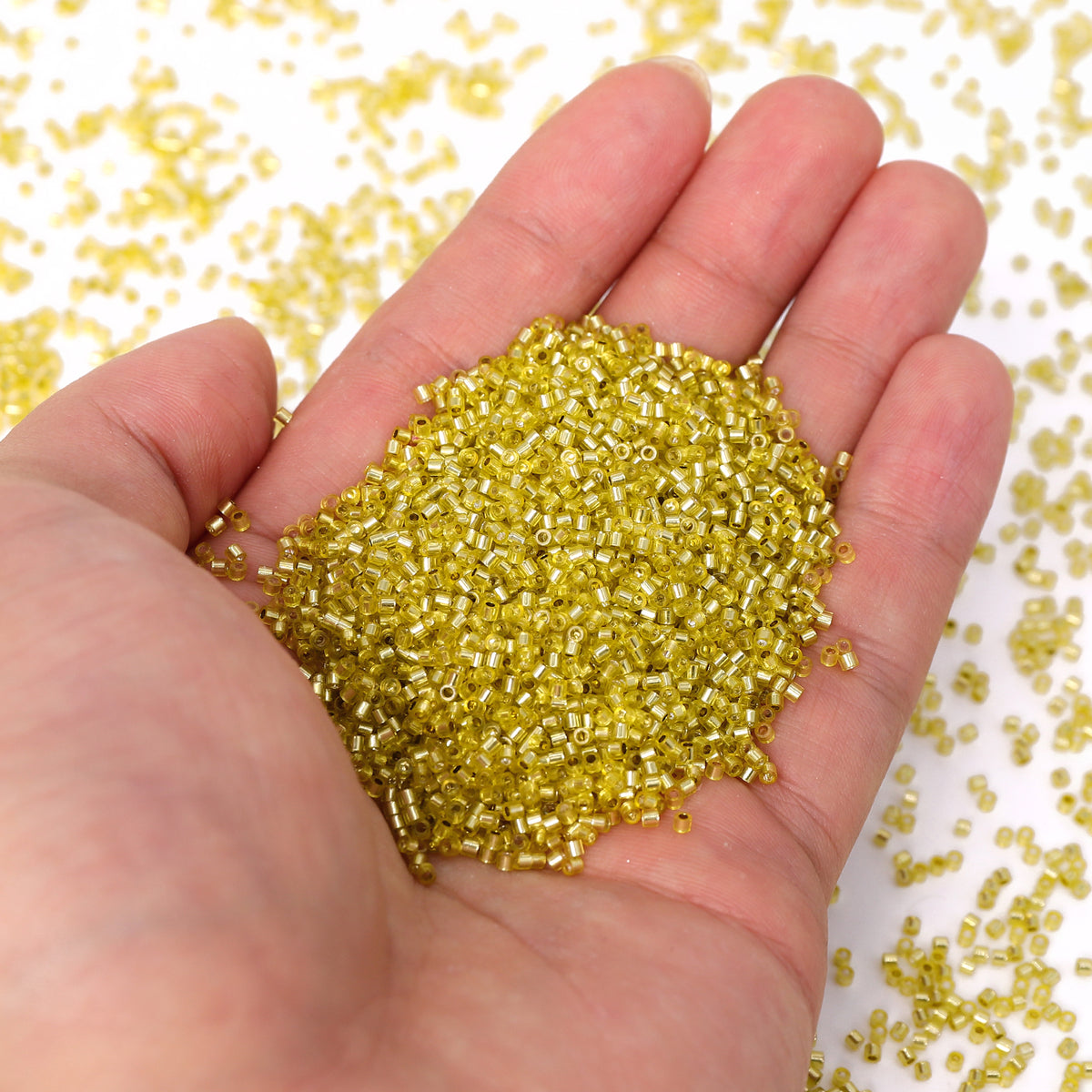 Transparent Silver-lined Light Yellow Color Hight Quality Glass Cylinder Seed Beads 1.6 MM Size GY2004 WholesaleRhinestone