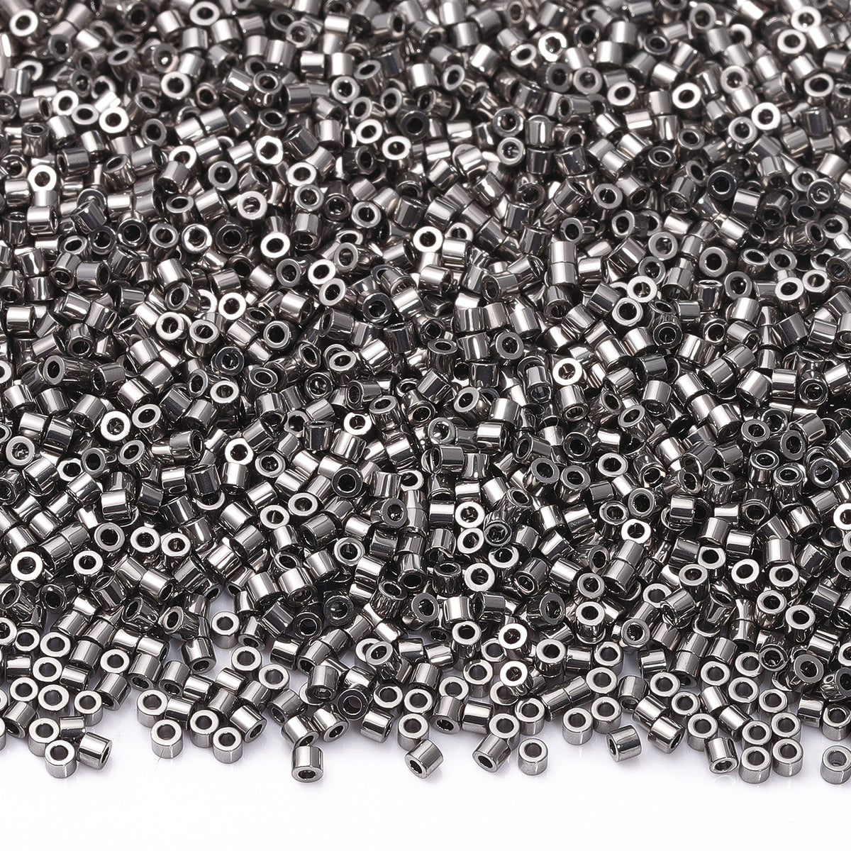 Metallic Hematite Luster Color Hight Quality Glass Cylinder Seed Beads 1.6 MM Size JS3002 WholesaleRhinestone メイン画像