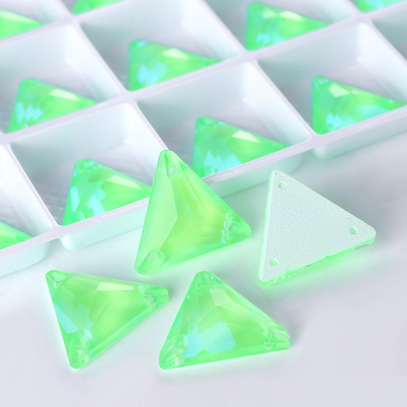 Elektrisk neon peridot triangel form högkvalitativ glas Sew-on strass Sekundär produktbild