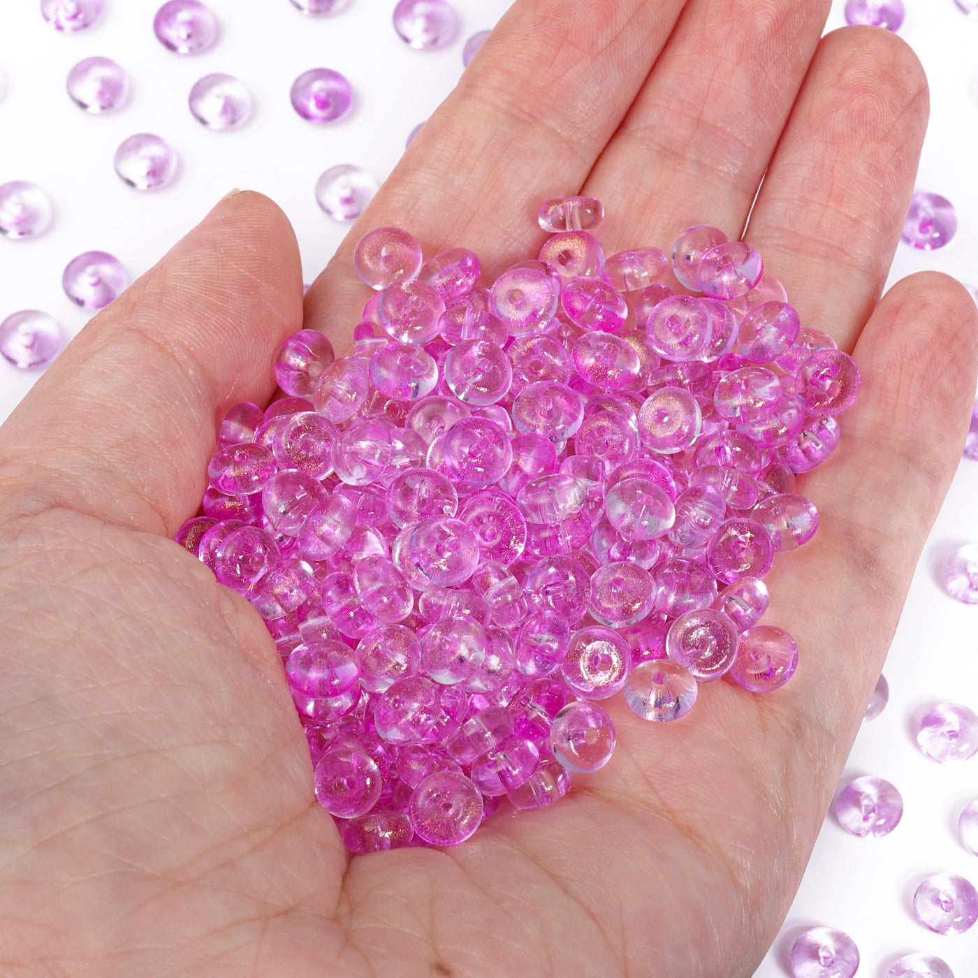 Ulike farger gjennomsiktig godteri serie heldig spenne form glassfrøperler