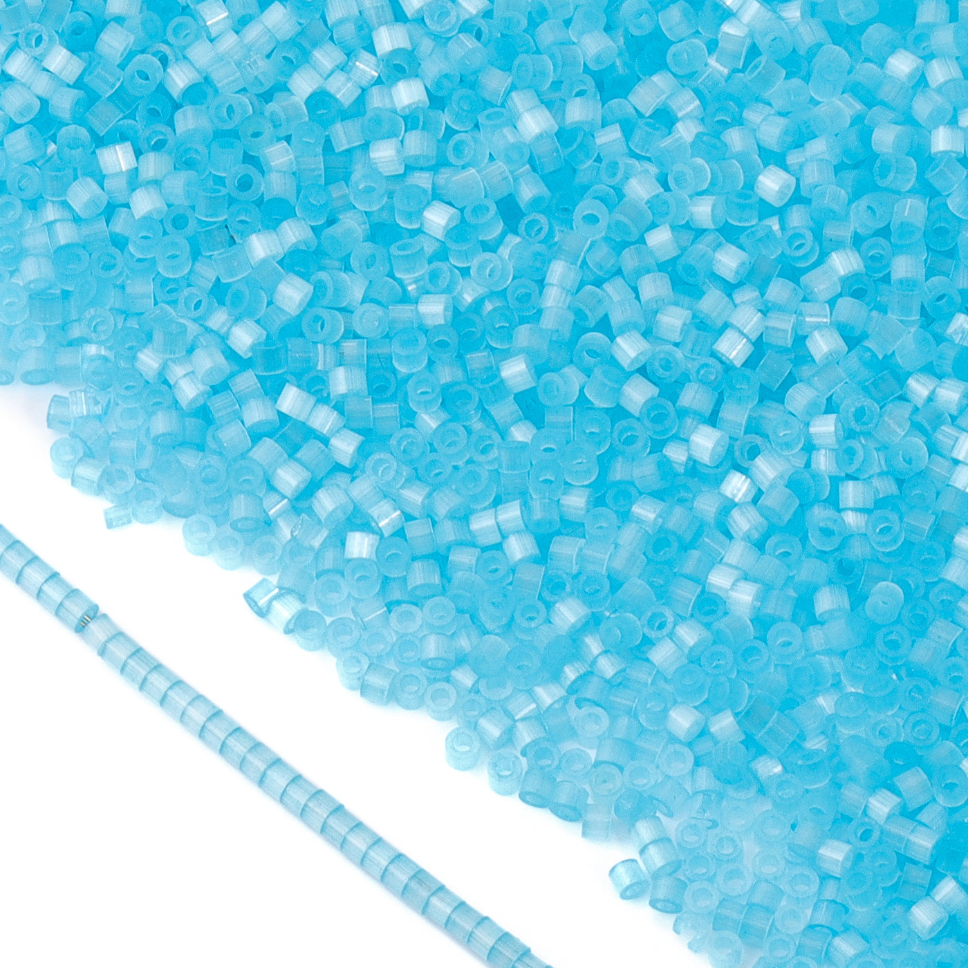 Transparent Aquamarine Cat's Eye Color Hight Quality Glass Cylinder Seed Beads 1.6 MM Size MY4003 WholesaleRhinestone