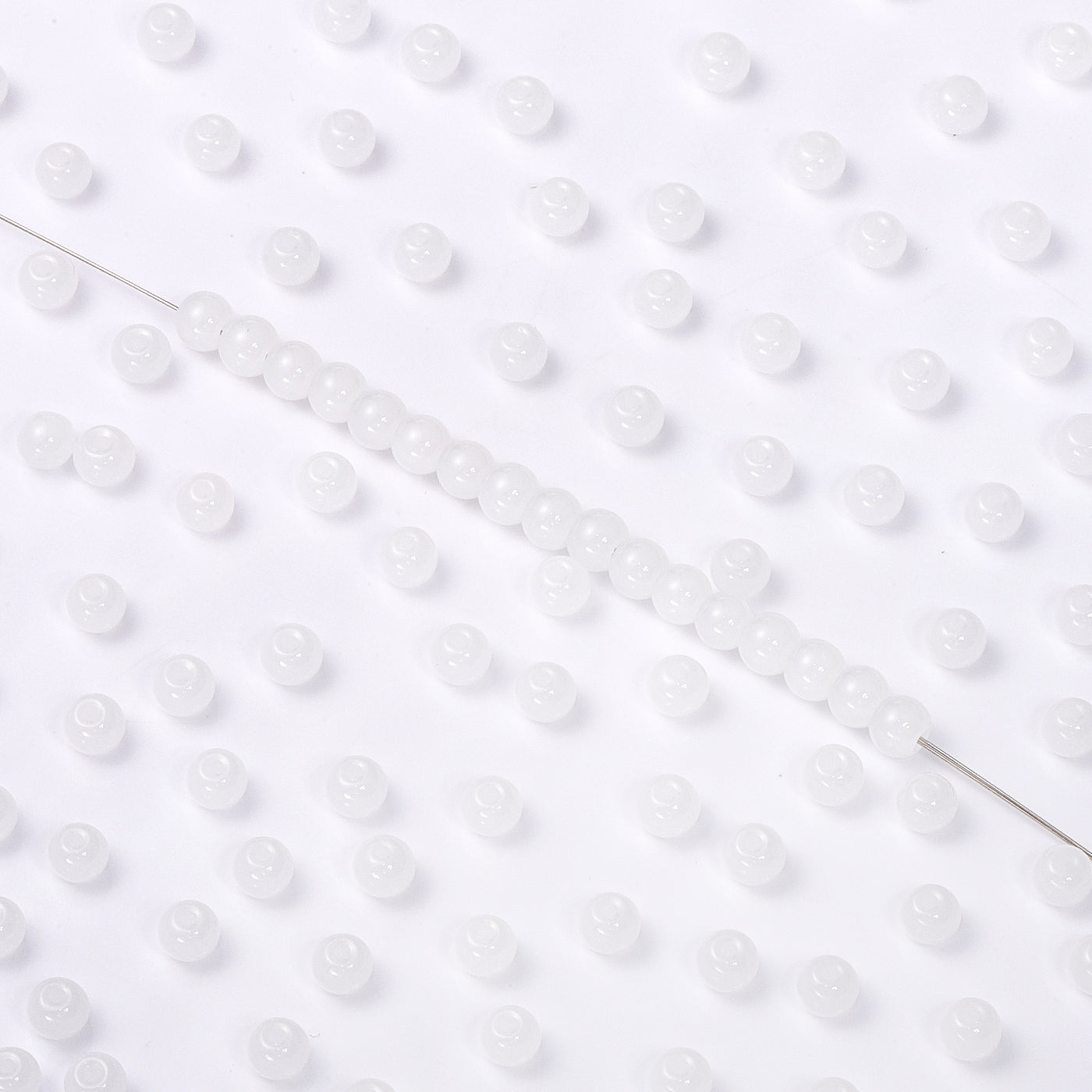 BSB001 4.5 MM Round Shape Glass Seed Beads for Bracelets and Jewelry Making WholesaleRhinestone