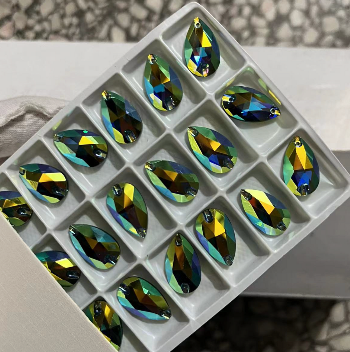 Emerald AB Drop Shape High Quality Glass Sew-on Rhinestones WholesaleRhinestone Główne zdjęcie produktu