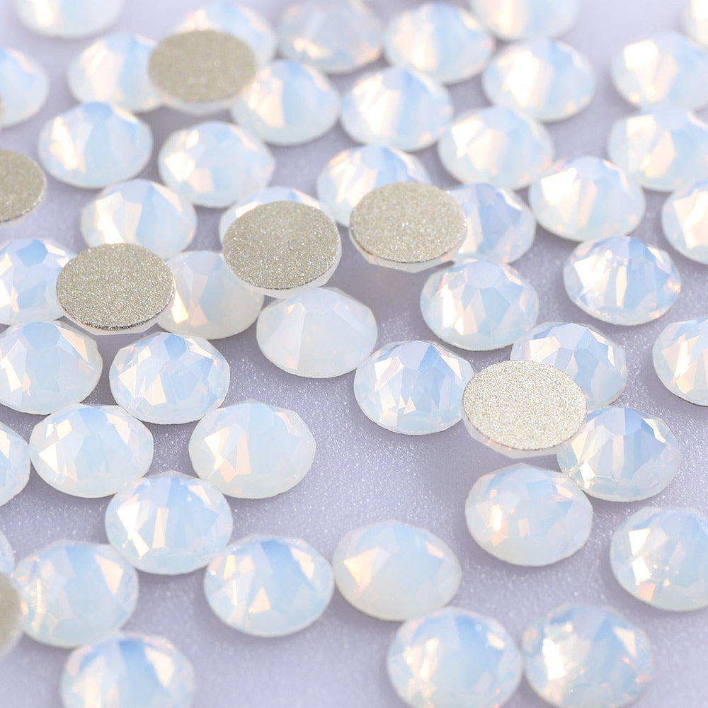 White Opal Glass Flat Back Glue-On Rhinestones 16 Cut Facets In Bulk WholesaleRhinestone メイン画像