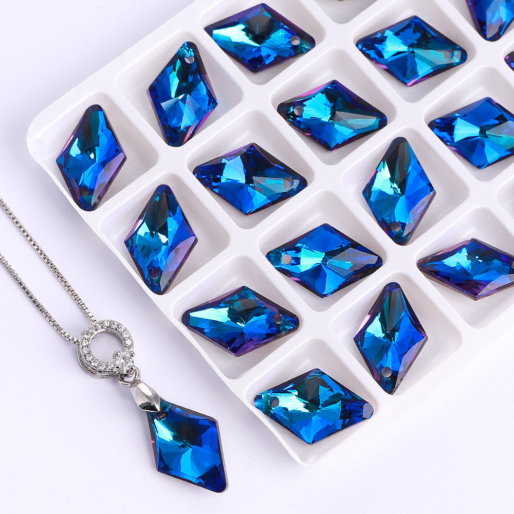 Bermuda Blue Rhombus hochwertiger Glas -Strass -Anhänger Zweitbild