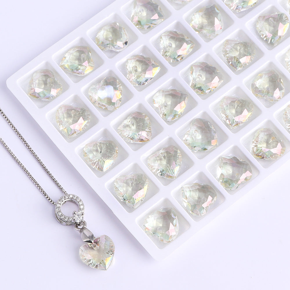 Lysende grønt hjerte kuttet glass rhinestone anheng av høy kvalitet Secondary image