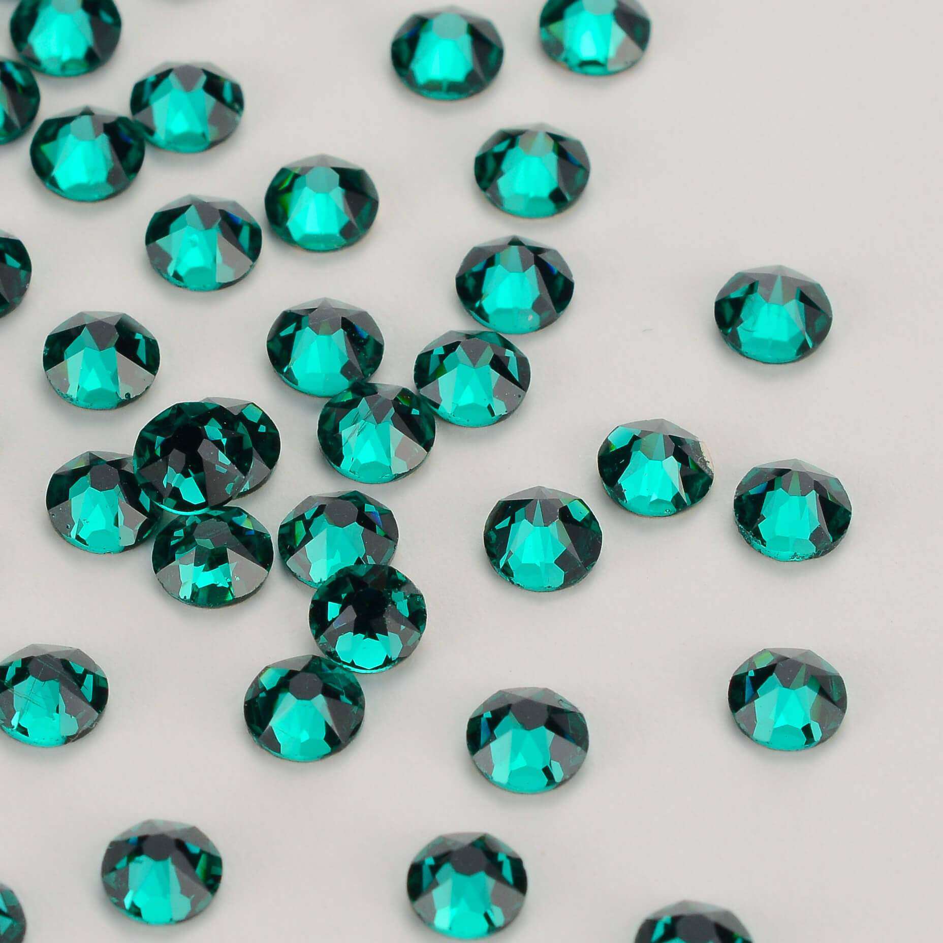 Blue Zircon Glass Flat Back Glue-on Rhinestones 16 Cut Facets In Bulk WholesaleRhinestone