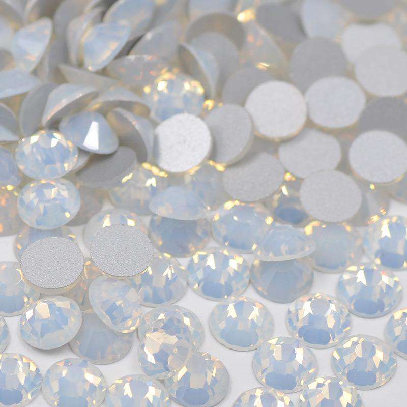 White Opal Glass FlatBack Rhinestones Silver Back WholesaleRhinestone メイン画像