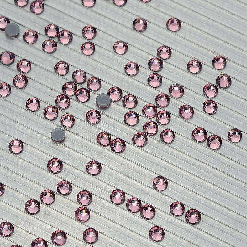 Leichte Amethystglas Hotfix -Strasssteine Zweitbild